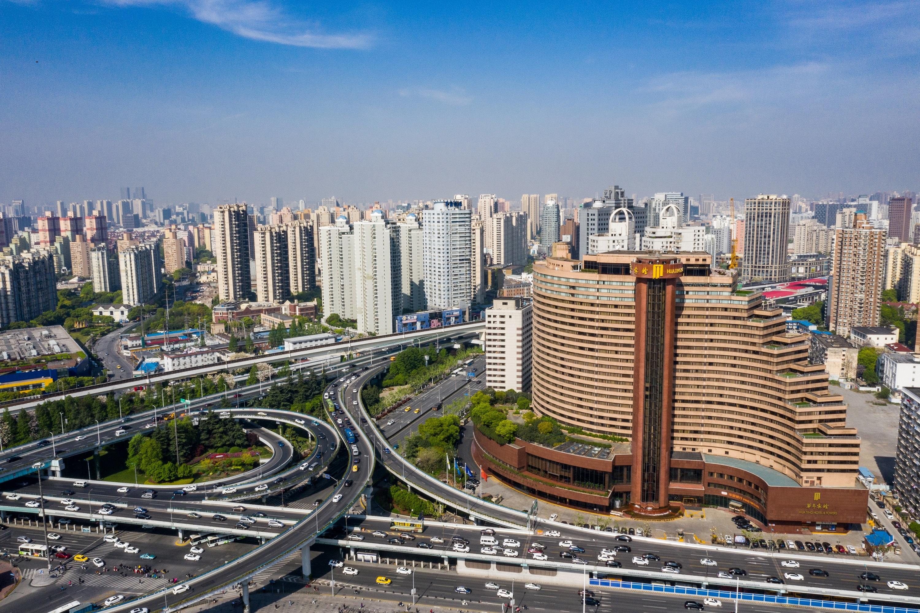 Hua Ting And Towers Xangai