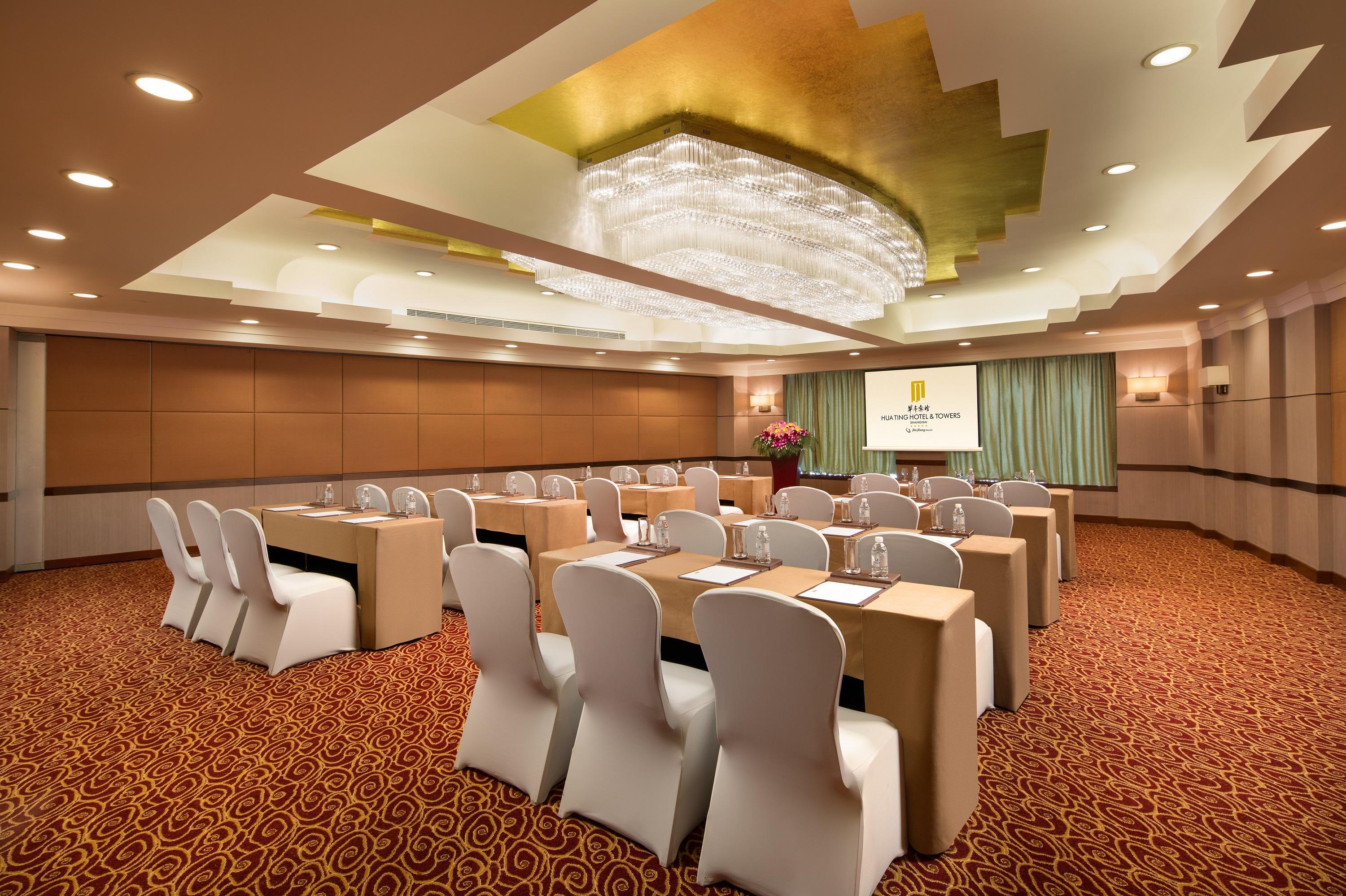 Hua Ting And Towers Hotel 5*